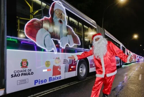 Ônibus iluminados levam população de São Paulo ao Ibirapuera nos fins de semana