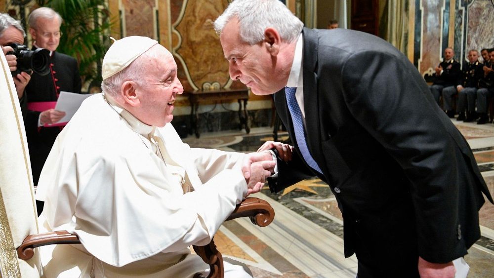 Papa encontra agentes de segurança: “trabalhem pela paz” - Jornal O São Paulo