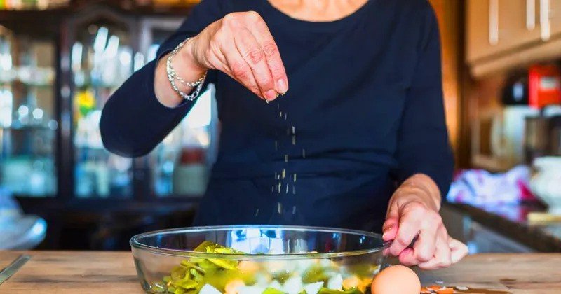 Pesquisadora da USP reúne orientações práticas para o consumo adequado de sal - Jornal O São Paulo