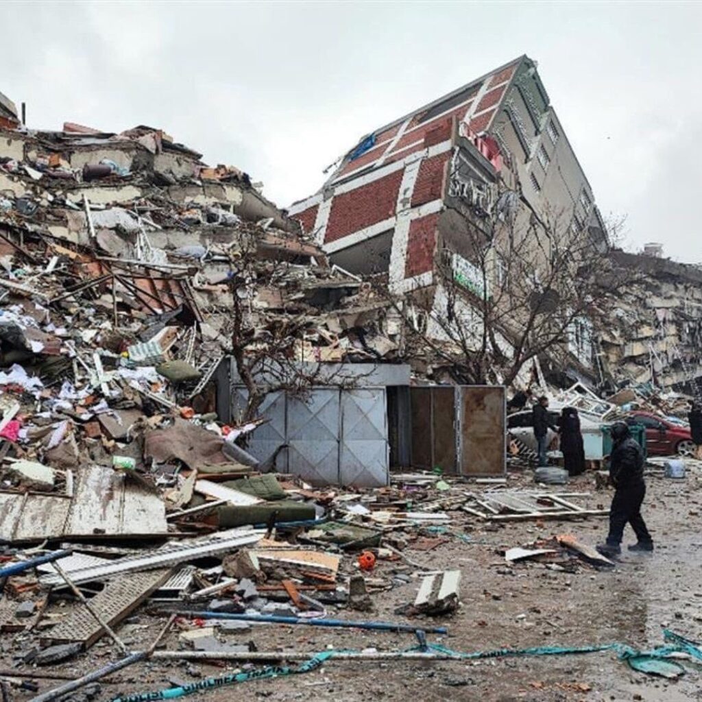 Ao rezar pelas vítimas do terremoto, o encorajamento do Papa à solidariedade - Jornal O São Paulo