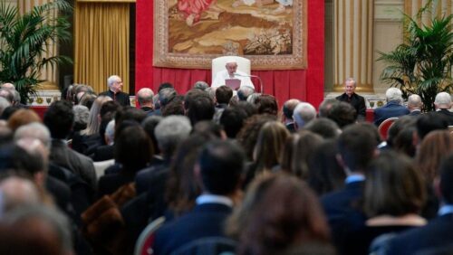 Papa convida a olhar ‘com misericórdia para os que erram e enfrentam o julgamento’ - Jornal O São Paulo