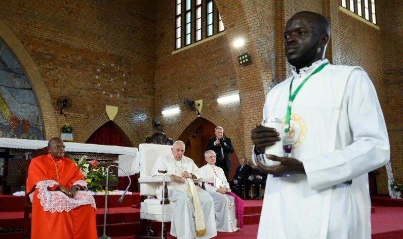 Papa: a vida consagrada é árida se ‘nos servirmos’ em vez de ‘servir’ - Jornal O São Paulo