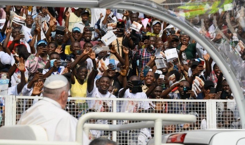 Papa aos jovens da RD Congo: das tuas mãos pode vir a paz que falta a este país - Jornal O São Paulo