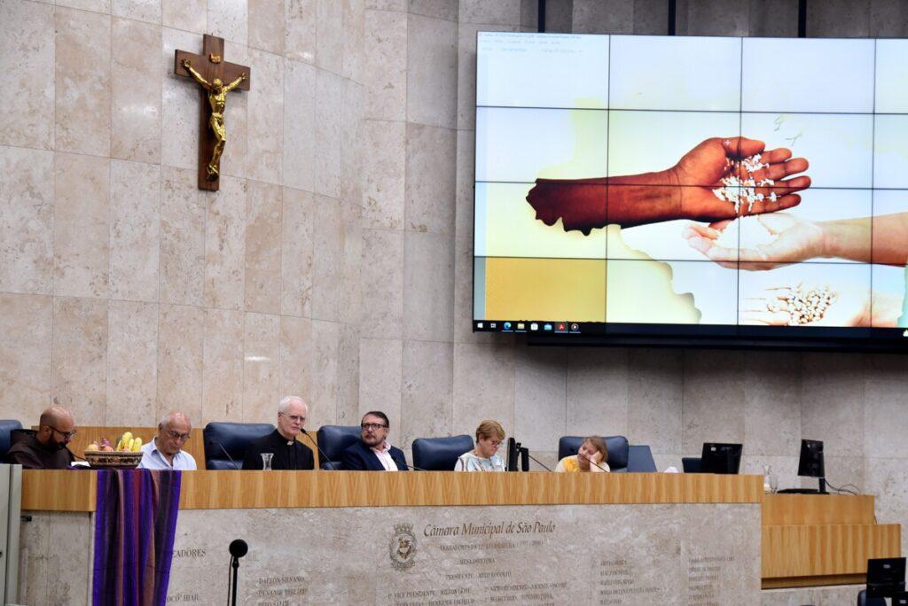 ‘Diante da fome do irmão, não dá para ficar indiferente e insensível’ diz Dom Odilo na Câmara Municipal - Jornal O São Paulo