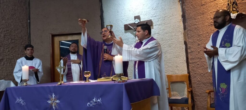 Dom Rogério visita a Comunidade do Moinho - Jornal O São Paulo