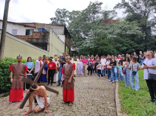 Brasilândia: Jovens participam de encenação da Via-Sacra no Santuário Mãe Rainha - Jornal O São Paulo