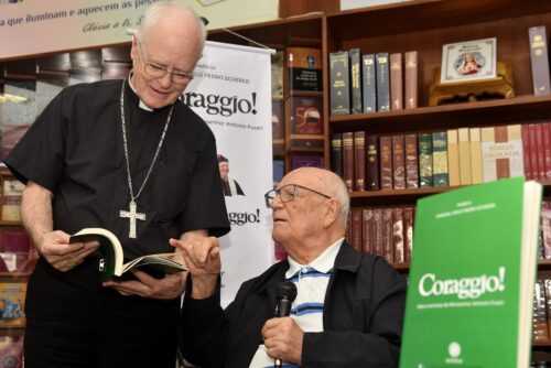 Aos 95 anos, Monsenhor Fusari reúne suas homilias em livro - Jornal O São Paulo