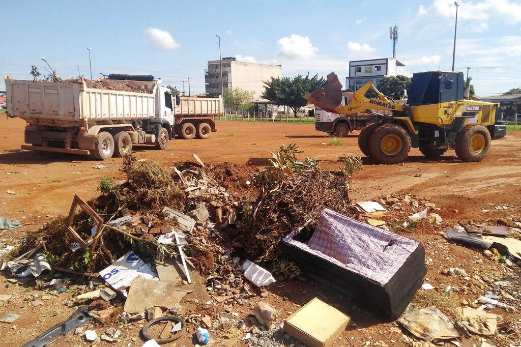 Prefeito sanciona PL que aumenta valor de multas para descarte irregular de lixo em vias pluviais - Jornal O São Paulo