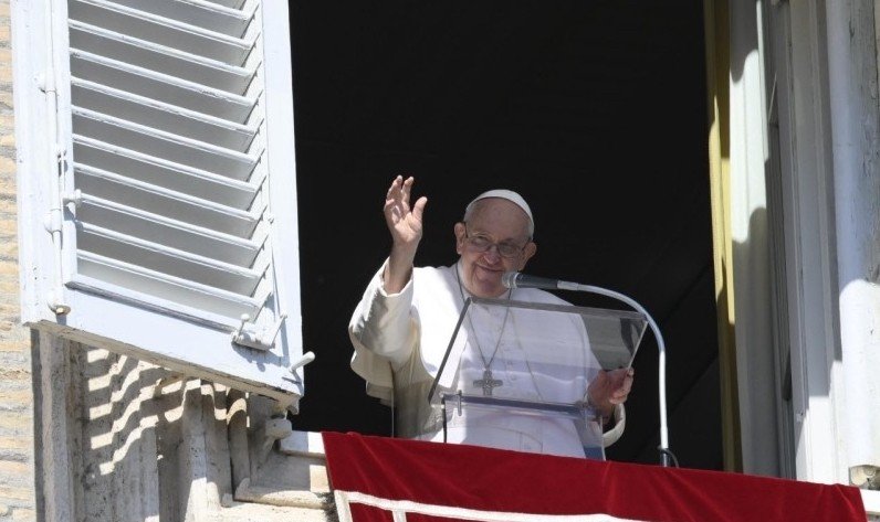 Papa: perceber a beleza do amor nos rostos das pessoas que caminham ao nosso lado - Jornal O São Paulo