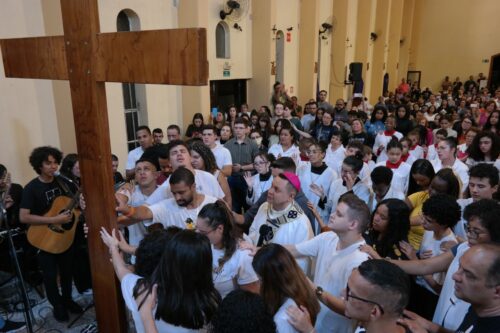 No Belém, jovens acolhem a réplica dos símbolos da Jornada Mundial da Juventude - Jornal O São Paulo