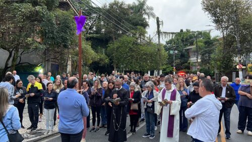 Paróquias São José e Nossa Senhora do Perpétuo Socorro fazem via-sacra  - Jornal O São Paulo