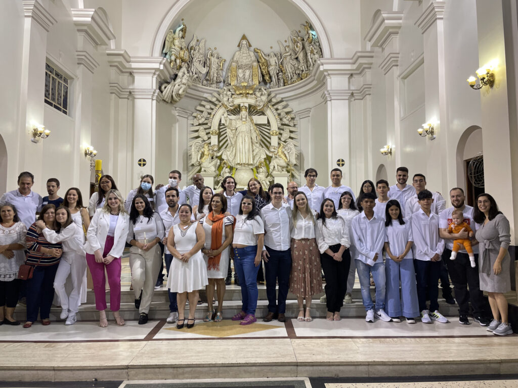 Região Belém: Fiéis participam de missas com crismas e da posse de pároco - Jornal O São Paulo