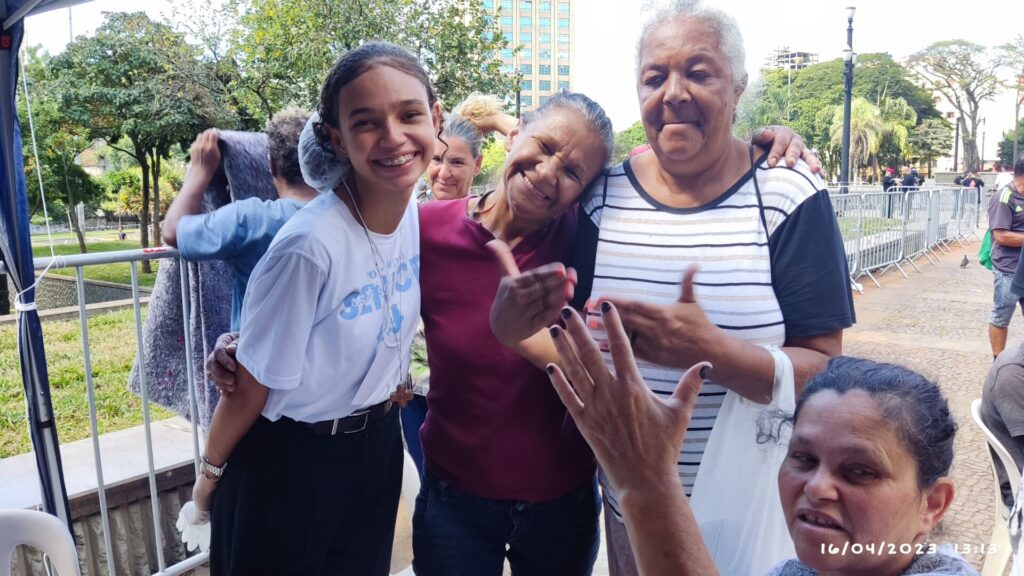 Aliança de Misericórdia leva a expressão concreta do seu carisma aos irmãos em situação de rua - Jornal O São Paulo