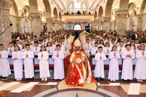 Iraque: 115 crianças recebem a primeira Comunhão em cidade atacada pelo Estado Islâmico - Jornal O São Paulo