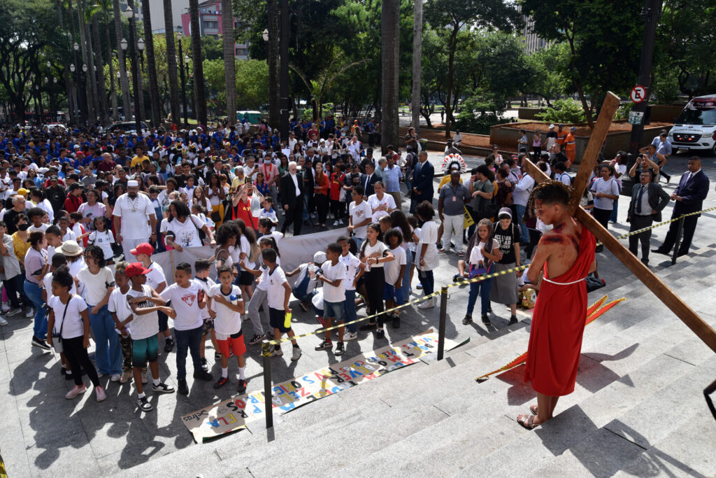 Via-Sacra da Criança e do Adolescente ecoa o drama da fome e o sofrimento do povo ianomâmi - Jornal O São Paulo