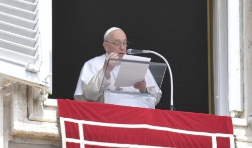 Suplicar a Nossa Senhora do Rosário o dom da paz, em particular para a Ucrânia - Jornal O São Paulo