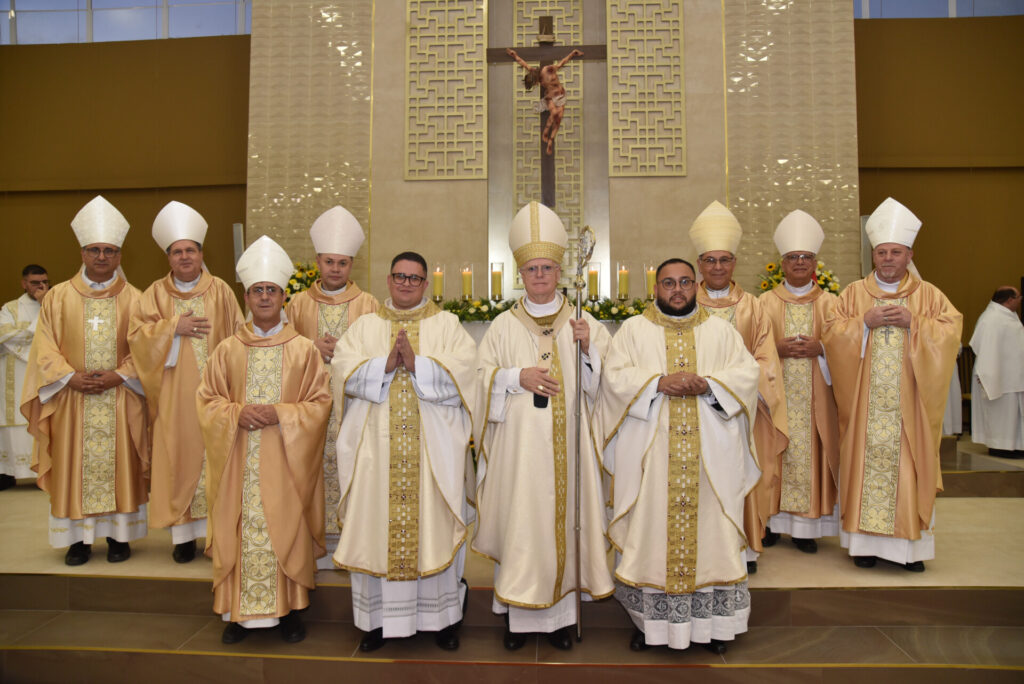 Cardeal Scherer ordena 2 padres para a Arquidiocese de São Paulo