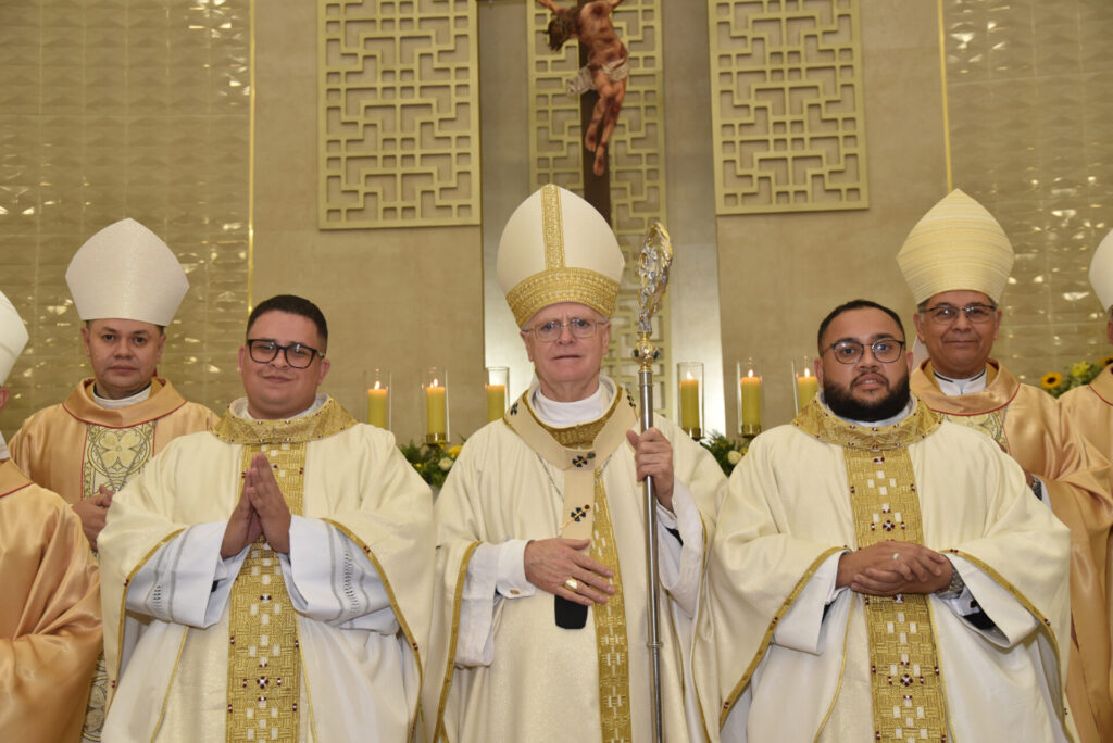 Cardeal Scherer ordena 2 padres para a Arquidiocese de São Paulo