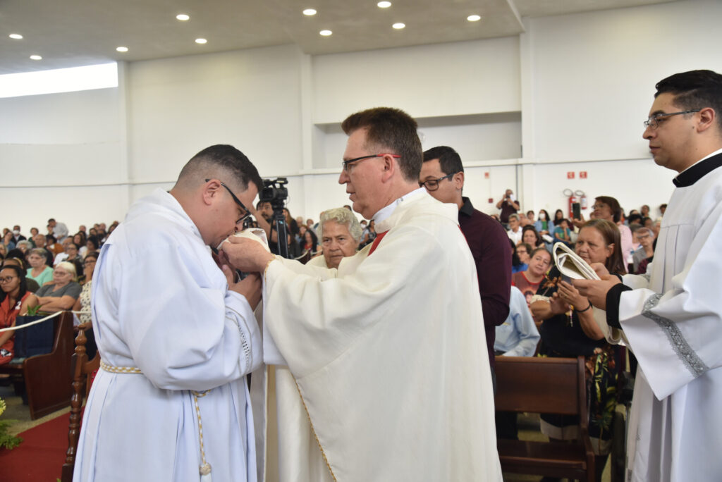 Cardeal Scherer ordena 2 padres para a Arquidiocese de São Paulo