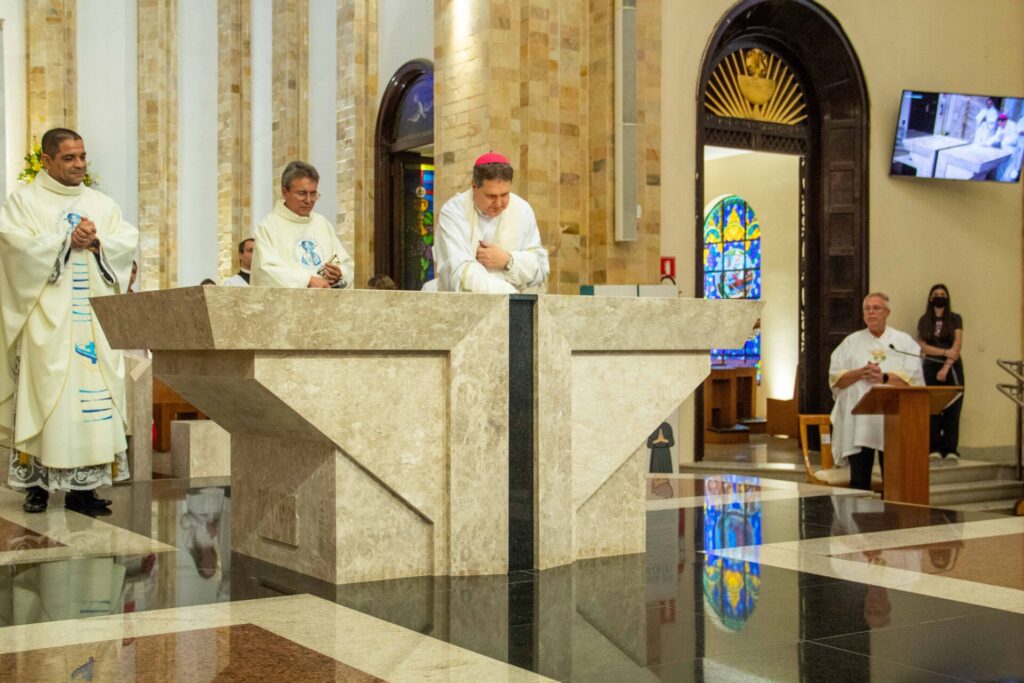 Em Moema, altar e a igreja da Paróquia Nossa Senhora Aparecida são dedicados - Jornal O São Paulo