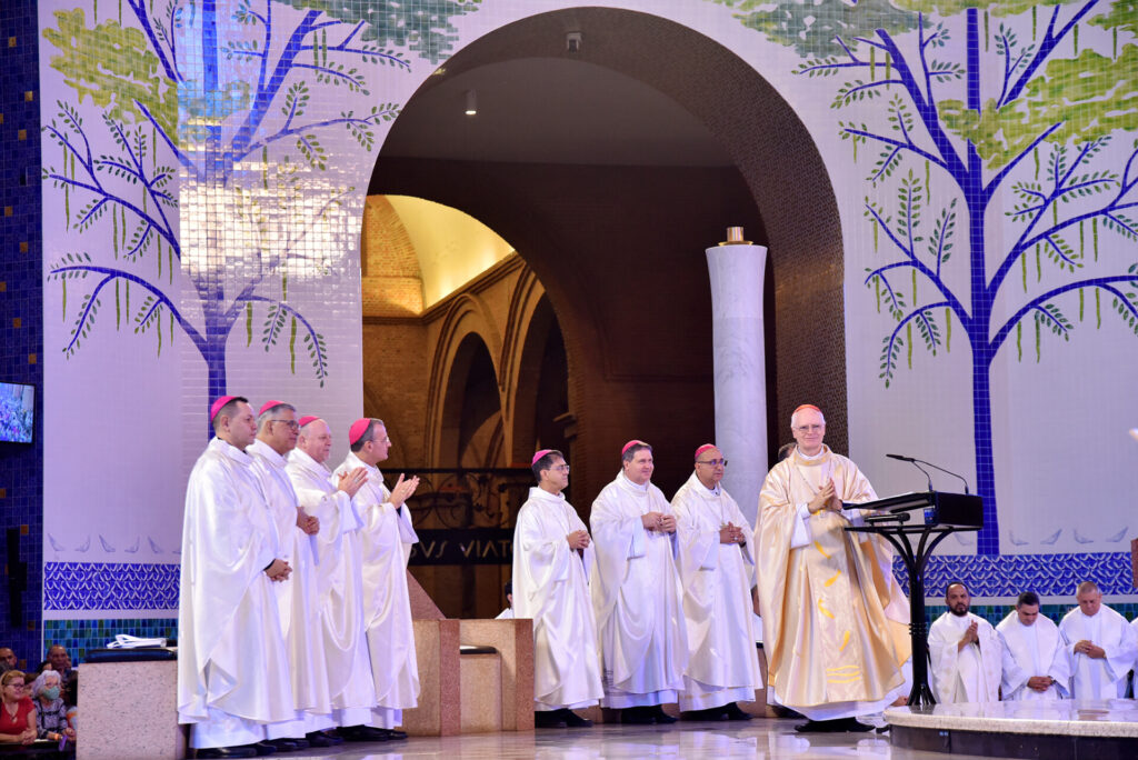 Fiéis da Arquidiocese de São Paulo agradecem à Mãe Aparecida pelas vocações