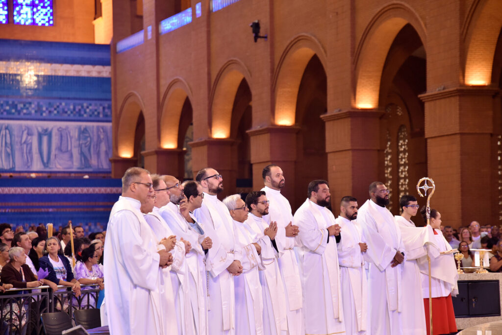 Fiéis da Arquidiocese de São Paulo agradecem à Mãe Aparecida pelas vocações