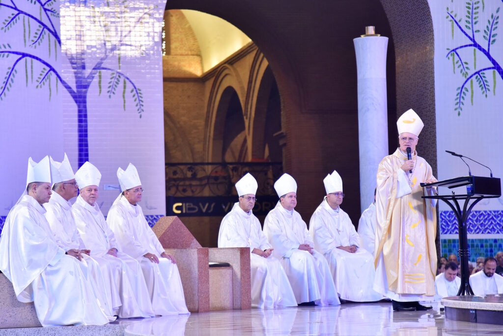 Fiéis da Arquidiocese de São Paulo agradecem à Mãe Aparecida pelas vocações