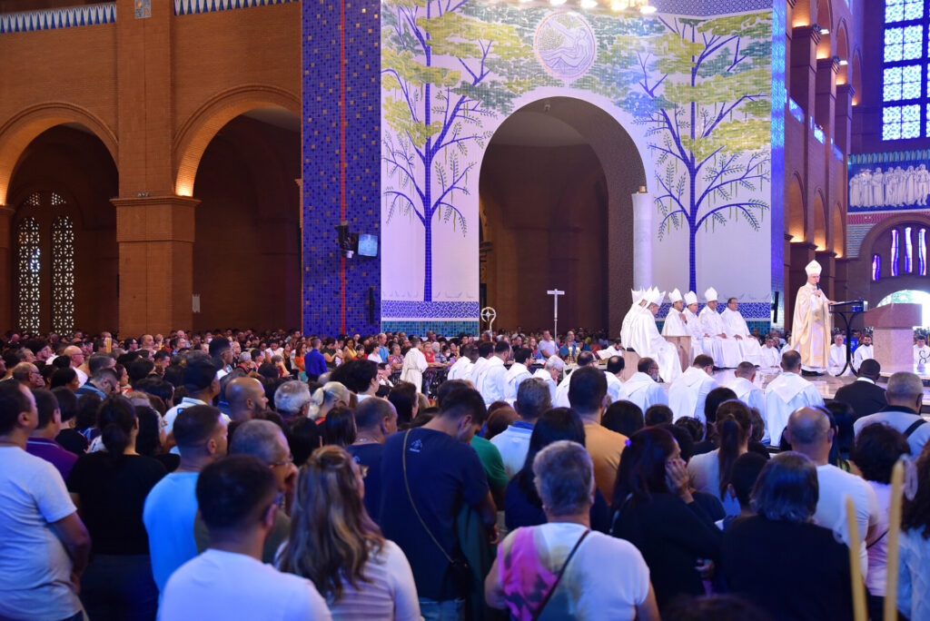 Fiéis da Arquidiocese de São Paulo agradecem à Mãe Aparecida pelas vocações