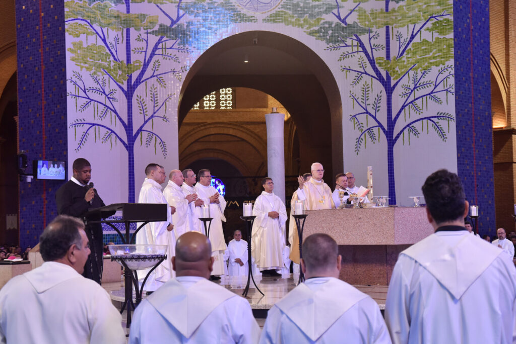Fiéis da Arquidiocese de São Paulo agradecem à Mãe Aparecida pelas vocações