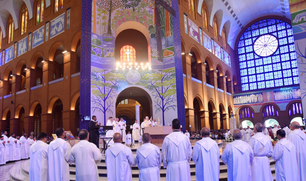 Fiéis da Arquidiocese de São Paulo agradecem à Mãe Aparecida pelas vocações