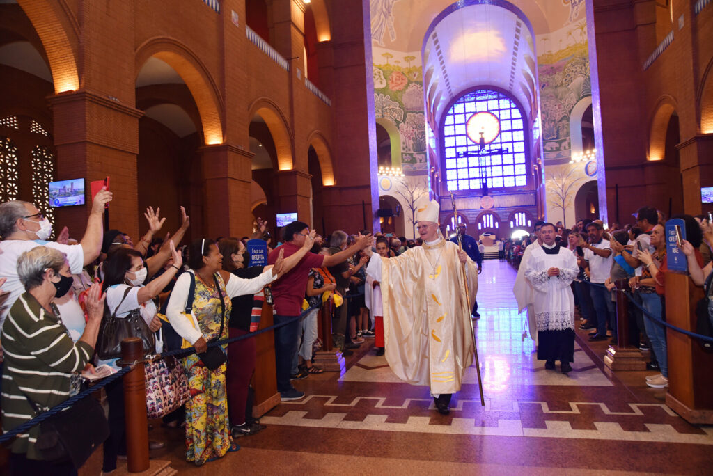 Fiéis da Arquidiocese de São Paulo agradecem à Mãe Aparecida pelas vocações