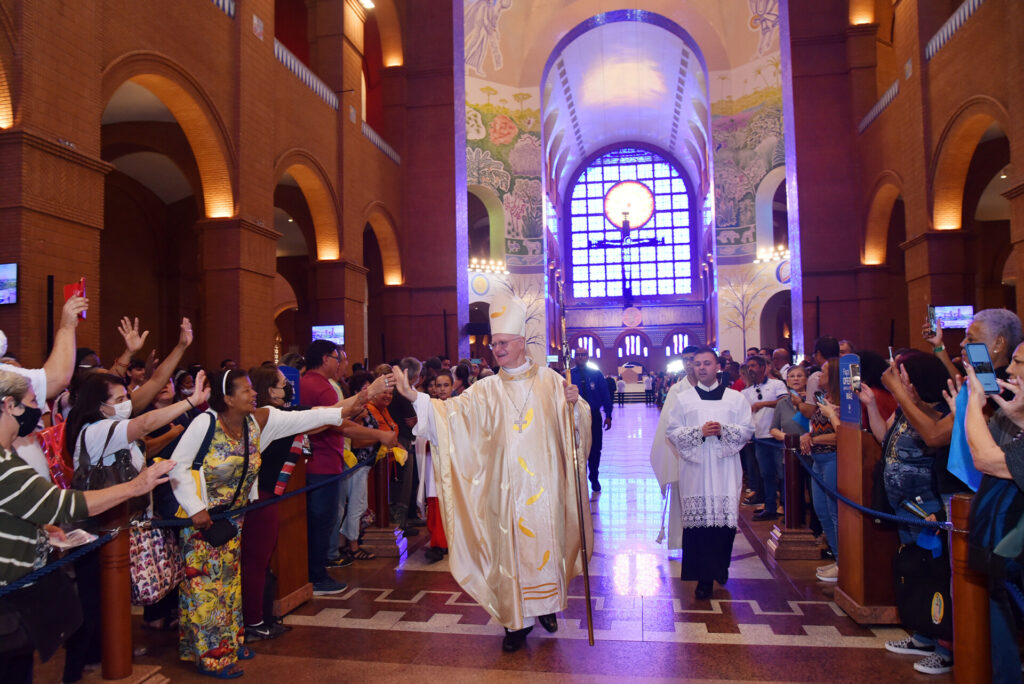 Fiéis da Arquidiocese de São Paulo agradecem à Mãe Aparecida pelas vocações