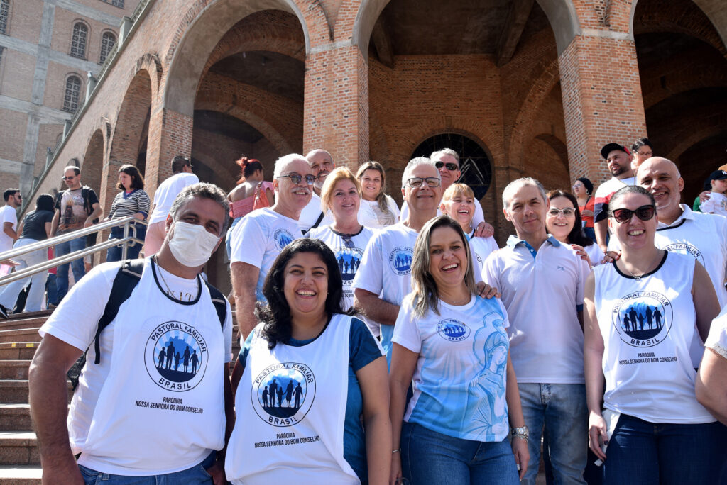 Fiéis da Arquidiocese de São Paulo agradecem à Mãe Aparecida pelas vocações