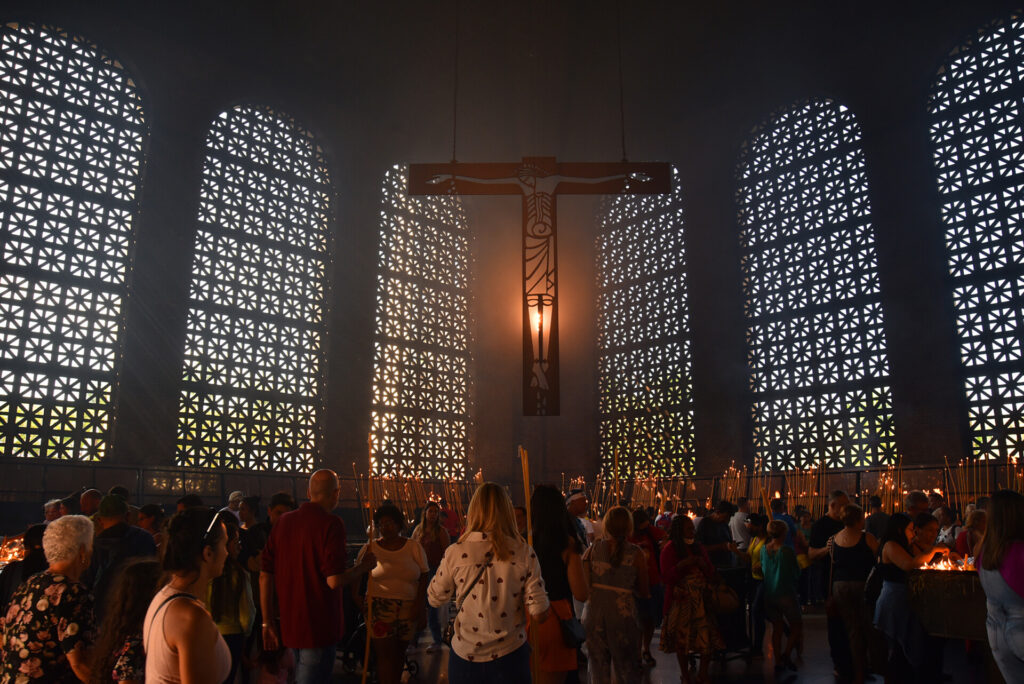 Fiéis da Arquidiocese de São Paulo agradecem à Mãe Aparecida pelas vocações