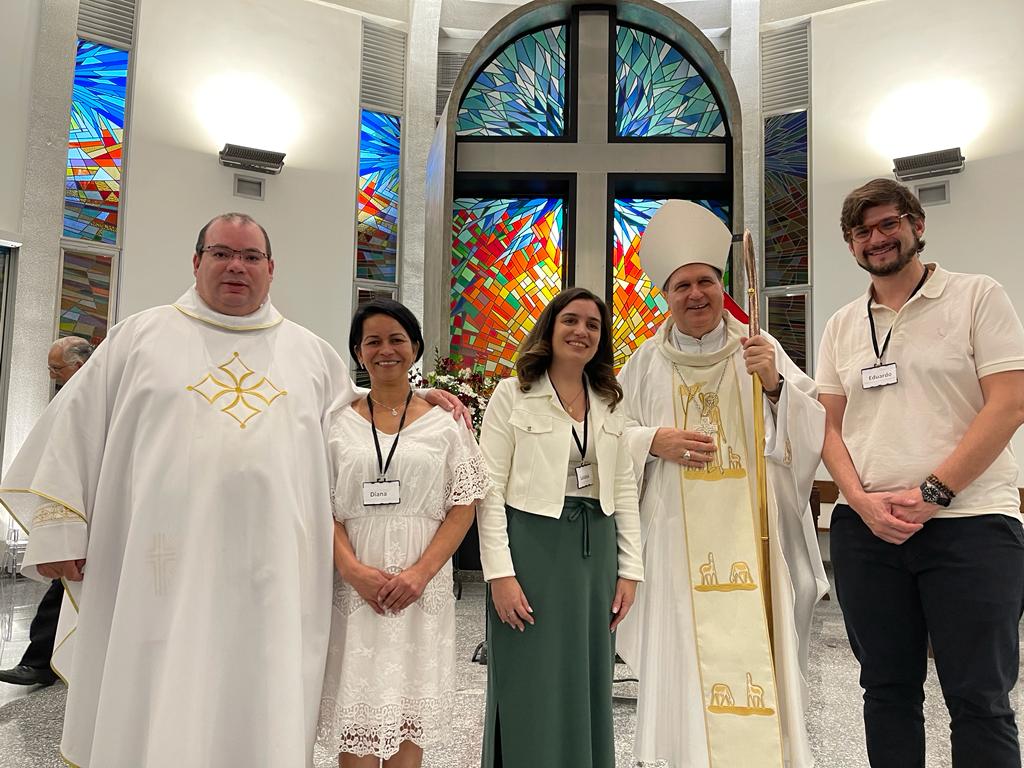 Dom Ângelo confere o sacramento da Crisma a jovens e adultos na Região Ipiranga - Jornal O São Paulo