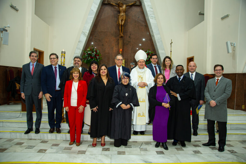 Dom Ângelo confere o sacramento da Crisma a jovens e adultos na Região Ipiranga - Jornal O São Paulo