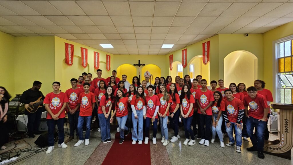 Dom José Benedito confere o sacramento da Crisma em 3 paróquias da Lapa - Jornal O São Paulo