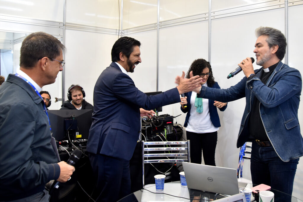 Prefeito de São Paulo visita a ExpoCatólica