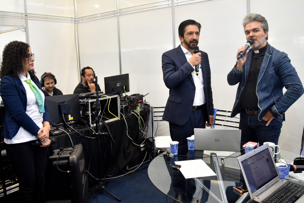 Prefeito de São Paulo visita a ExpoCatólica