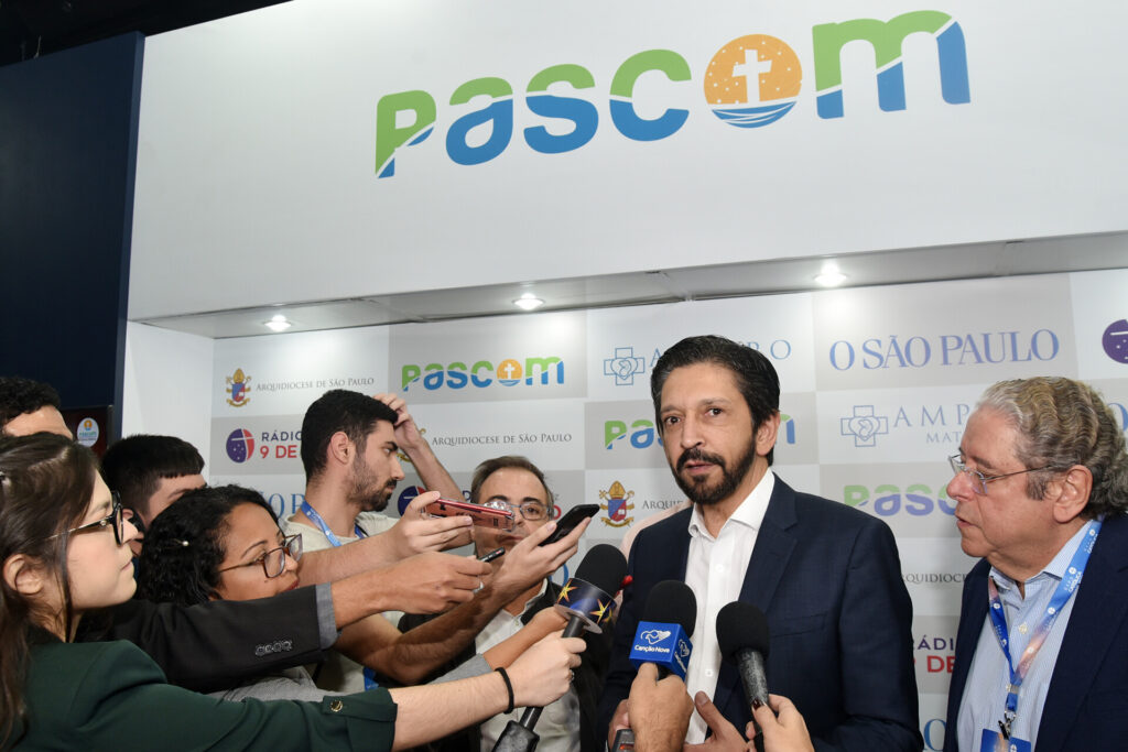 Prefeito de São Paulo visita a ExpoCatólica