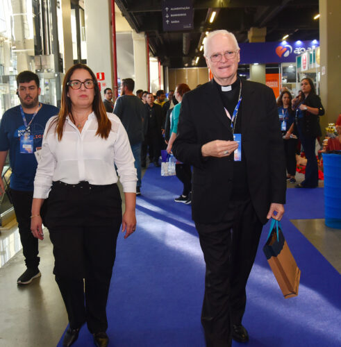Cardeal Scherer visita a ExpoCatólica 2023 - Jornal O São Paulo