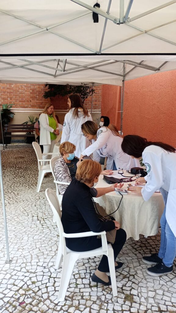 Dom Rogério das Neves confere o sacramento da Crisma a jovens e adultos - Jornal O São Paulo