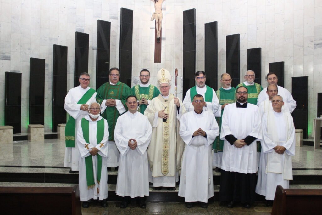 Seminaristas e candidatos ao diaconato permanente recebem os ministérios de leitor e acólito - Jornal O São Paulo