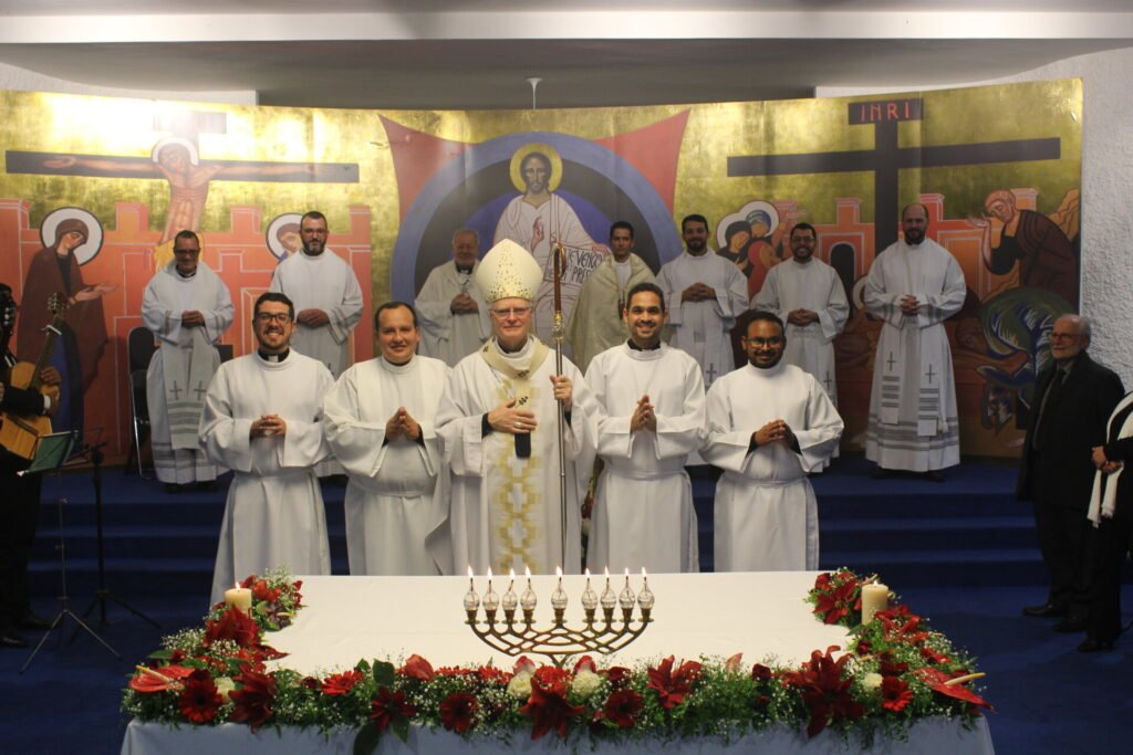Seminaristas e candidatos ao diaconato permanente recebem os ministérios de leitor e acólito - Jornal O São Paulo