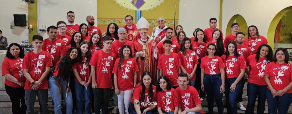 Dom Odilo Scherer confere o sacramento da Crisma na Vila Zatt - Jornal O São Paulo