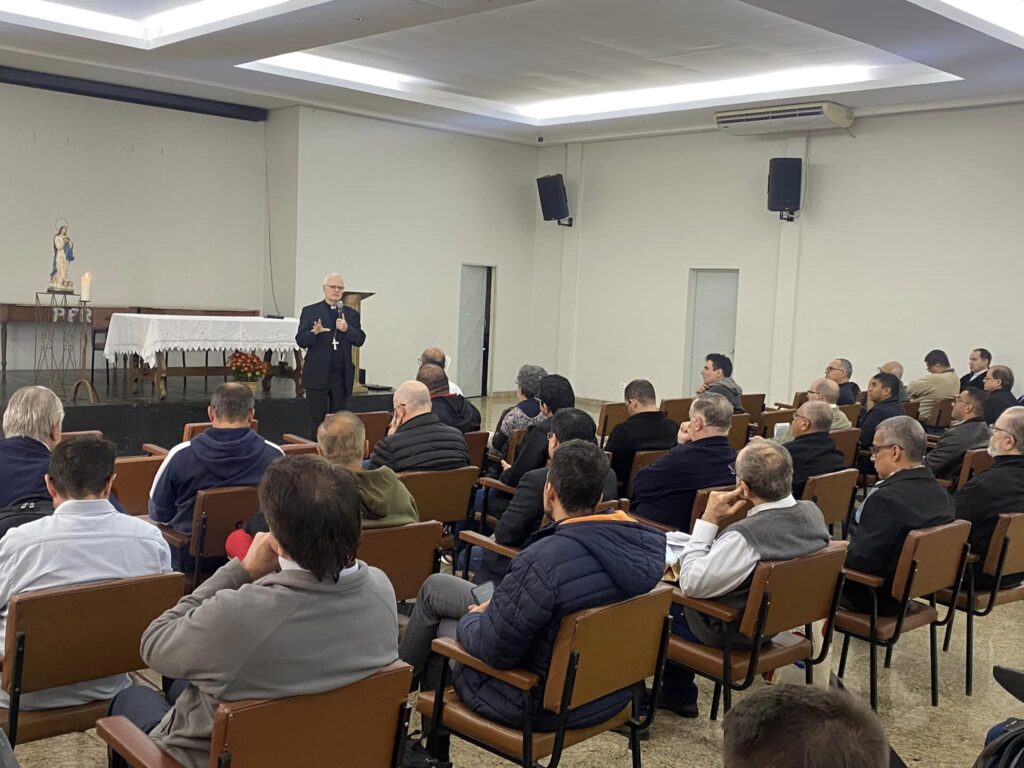 Na Sé, Bispo tem reunião com lideranças da juventude regional - Jornal O São Paulo