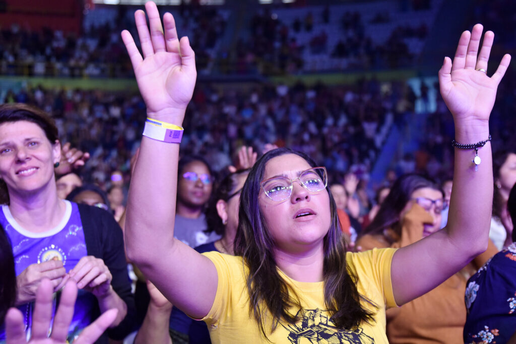 Oração e testemunhos de fé marcam o Canção Nova Abraça São Paulo 2023