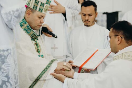 Dom Cícero ordena sacerdote o Diácono Rosenildo do Nascimento - Jornal O São Paulo