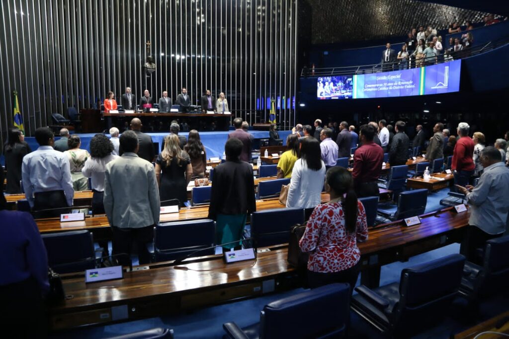 Secretário-geral da CNBB participa de sessão no Senado pelos 50 anos da Renovação Carismática no Distrito Federal - Jornal O São Paulo