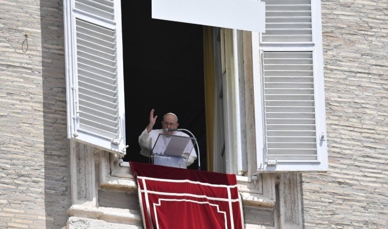 Papa: semear a Palavra sempre, mesmo que o mundo reme contra - Jornal O São Paulo